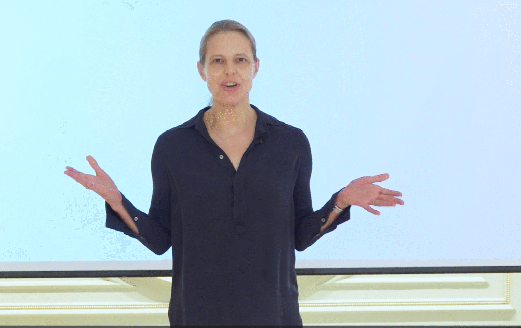 bettina speaker arms open